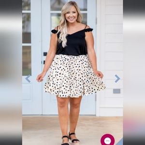 Chic soul, 1x, white/ivory w black and cream dots skirt